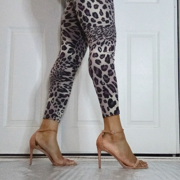 Banana Republic Shoes - Women's banana republic tan/nude cheetah print strappy heels